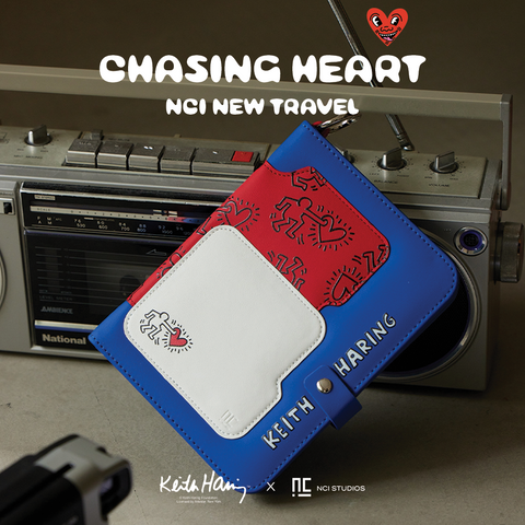 NCI NEW TRAVEL 多功能護照夾 - Keith Haring : Chasing Heart (藍)