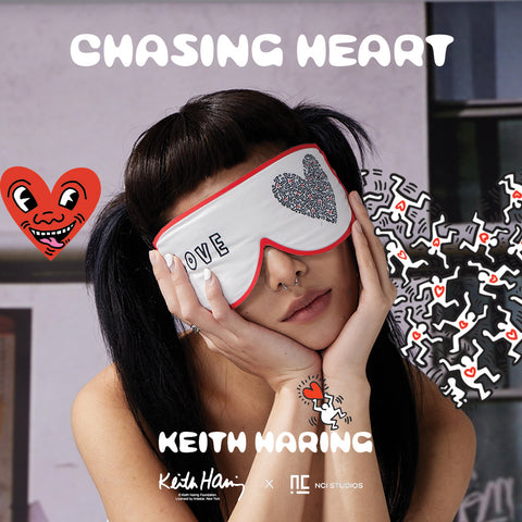 NCI NEW TRAVEL 枕頭眼罩 - Keith Haring : Chasing Heart (白)