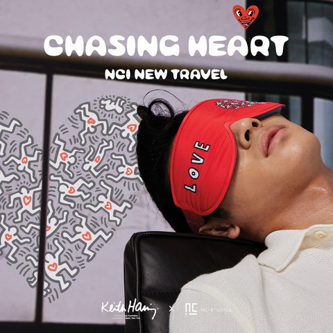 NCI NEW TRAVEL 枕頭眼罩 - Keith Haring : Chasing Heart (紅)